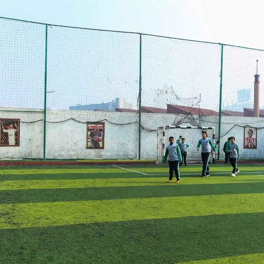 ملاعب كرة القدم في مدرسة المستقبل الحديثة حدائق الاهرام
